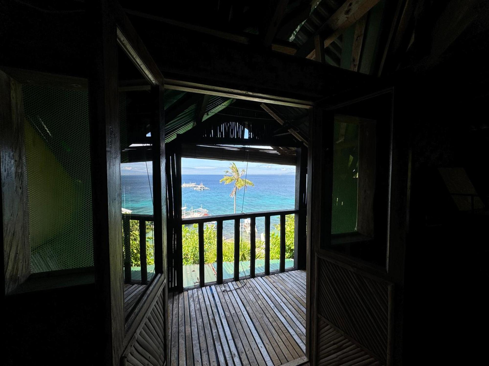 Liberty'S Lodge And Diving - Apo Island Dumaguete City Buitenkant foto